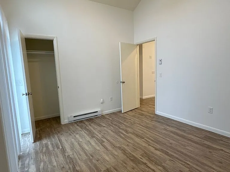University Park Apartments near Cornell University — Photo 365