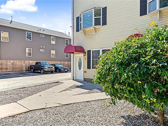 3rd image of 102 Dixon St #1