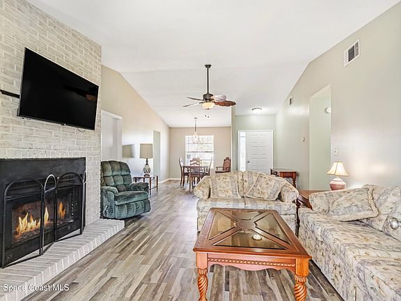 5th image of 3645 Valley Forge Dr