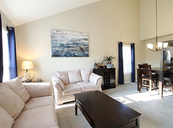 4th image of 99 S Springside Dr