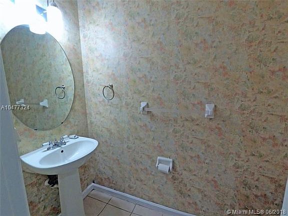 5th image of 9512 S Vermosa Ln #2-409