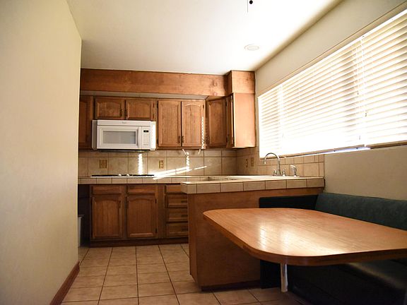 3rd image of 302 E Loma Linda Blvd