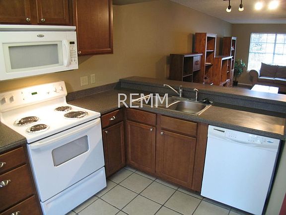 4th image of 120 Reserve 104 Cir