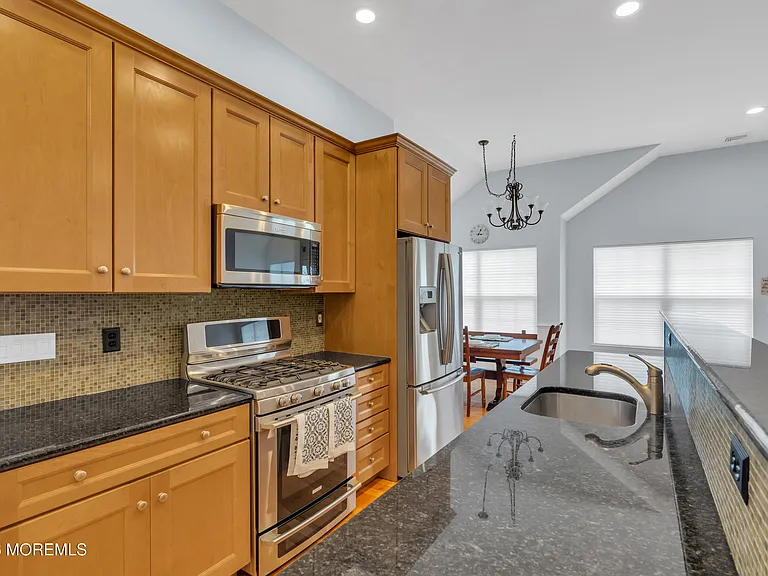 412 Broadway — Photo 16