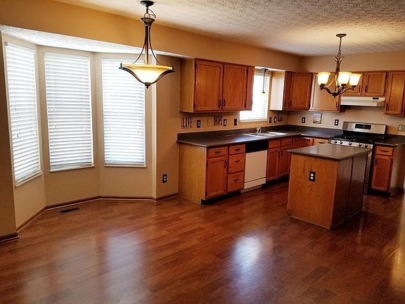 3rd image of 945 Brockwell Dr