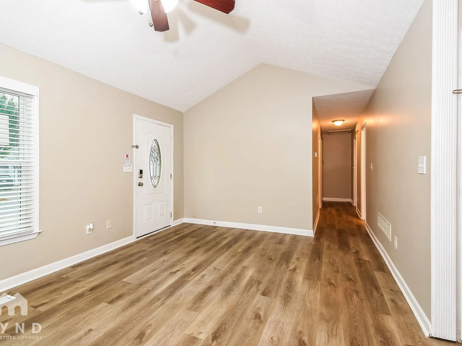 3 bed, 2.0 bath, 1132 sqft, $1,925 — Photo 4