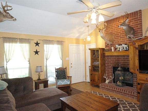 2nd image of 5515 Oak Dr