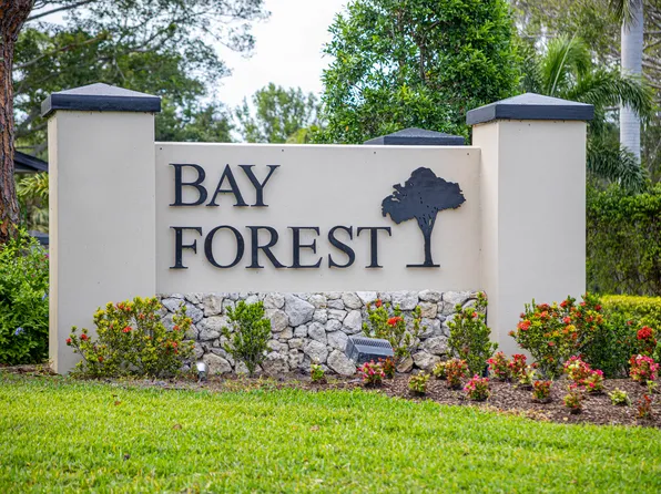 290 Naples Cove Dr, Naples, FL