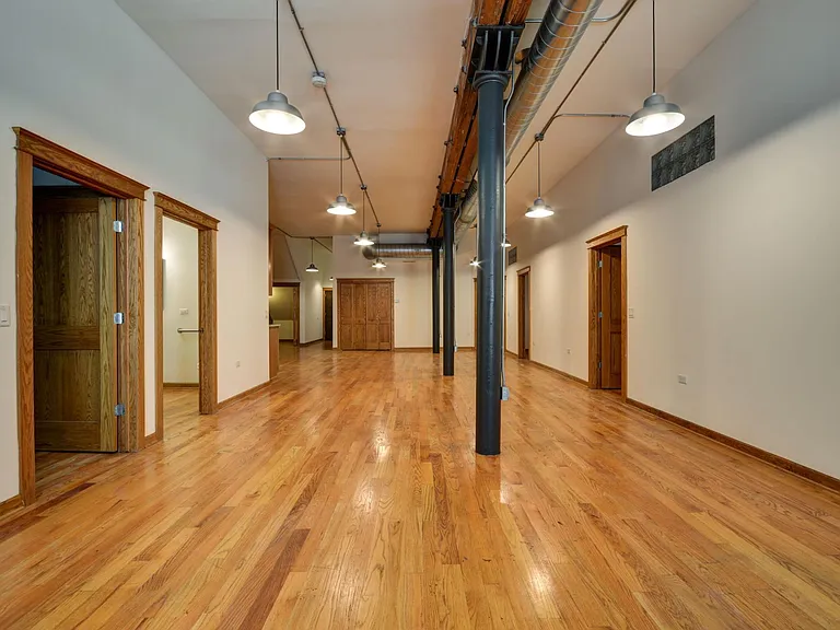 123 N Jefferson St #2R — Photo 2
