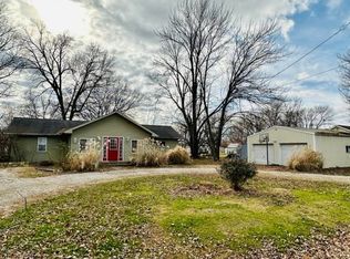1611 W Chestnut St, Robinson, IL 62454