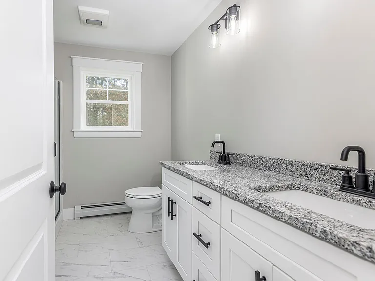 39 Neptune Dr — Photo 14