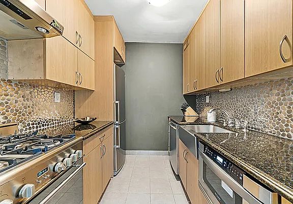 3rd image of 108 5th Ave APT 8C