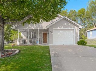 1028 N Arrowhead Ridge Dr, Independence, MO 64056