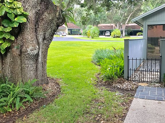 Condo-Front Walk way