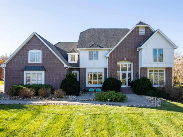 6811 S 66th St, Lincoln, NE 68516
