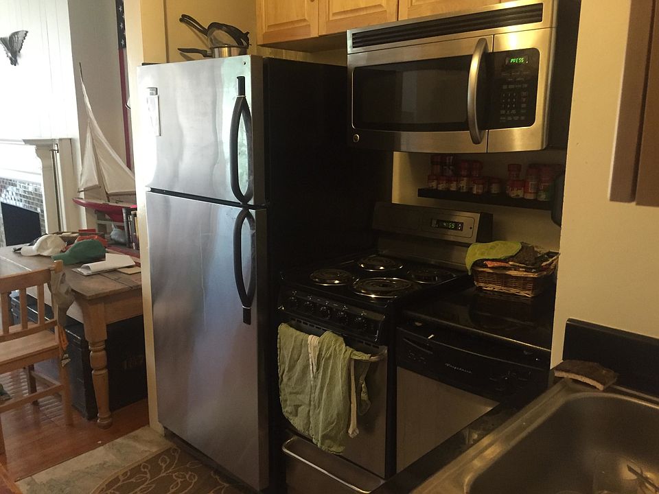 2nd image of 1063 Beacon St APT 7F