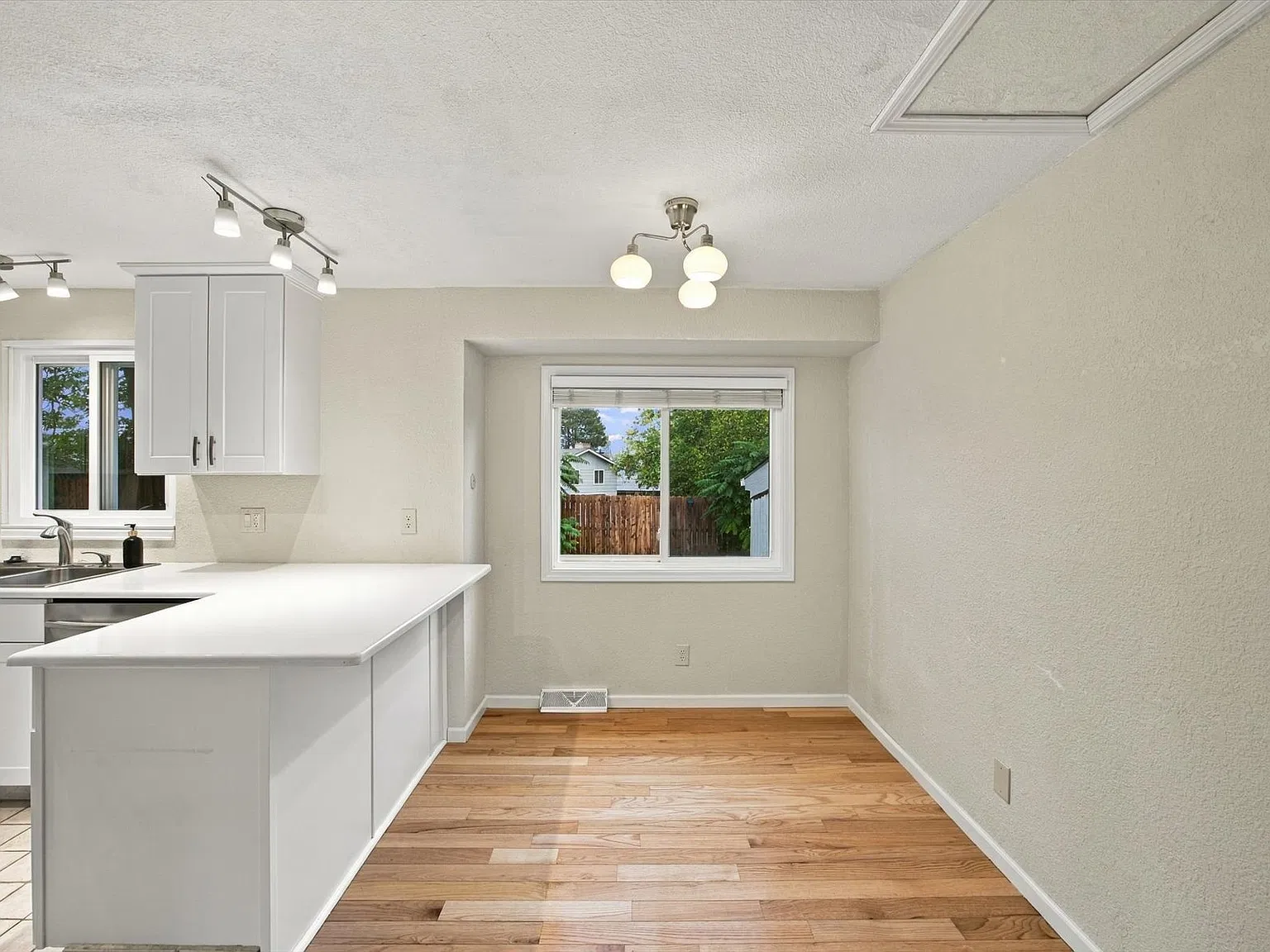 5 bed, 2284 sqft, $3,150 — Photo 4