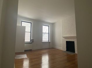164 8th Ave #B1, New York, NY 10011