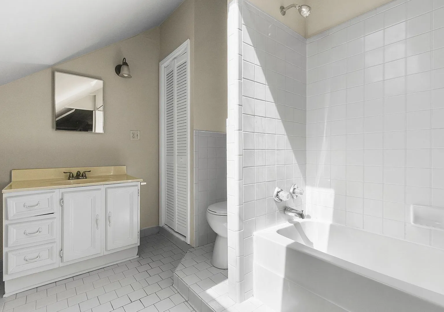 3 Bedroom / 2 Bathroom House in Crestline — Photo 3