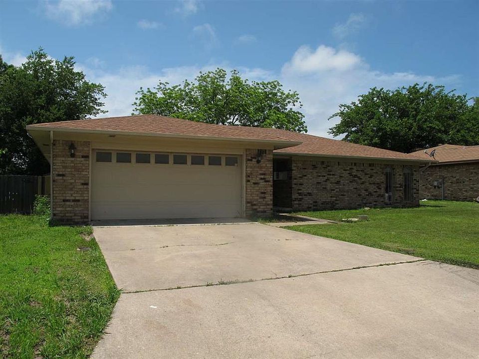 2nd image of 1719 Vaden Ln