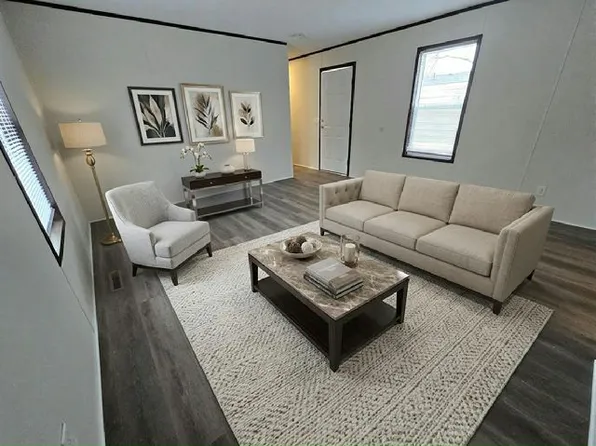 141 Anthony Dr #38, Lakeville, MN 55044