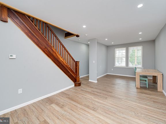 5th image of 709 W Race St