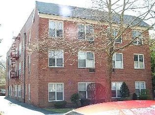 31 Lenox Rd, Rockville Centre, NY 11570