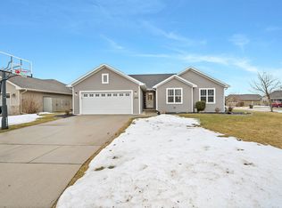 1372 Lear Ln, De Pere, WI 54115