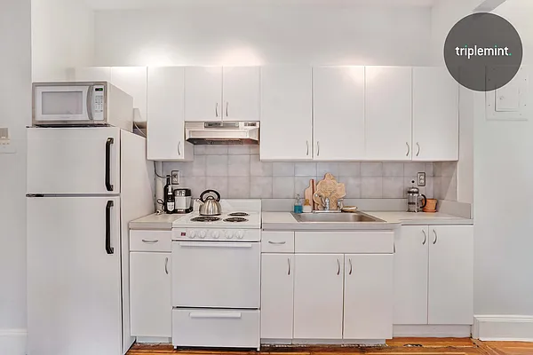 Sold by Triplemint | media 2