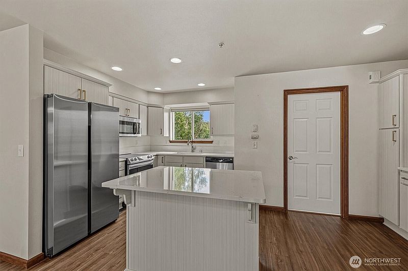 5th image of 527 Neff Circle