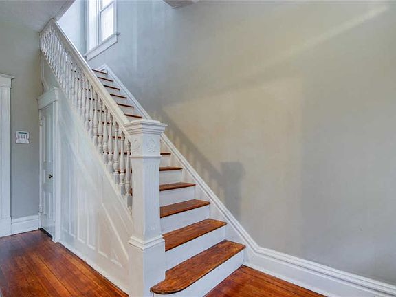 3rd image of 4444 Clarence Ave