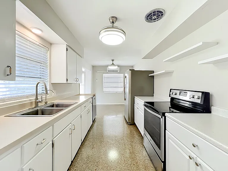 5342 Adanson St — Photo 18