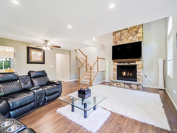 3rd image of 152 Eagleton Drive