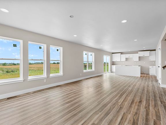 5th image of 5761 Wall St