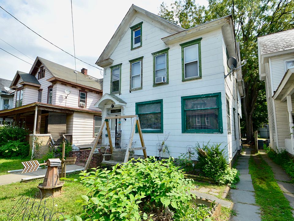 2nd image of 207 Washington St
