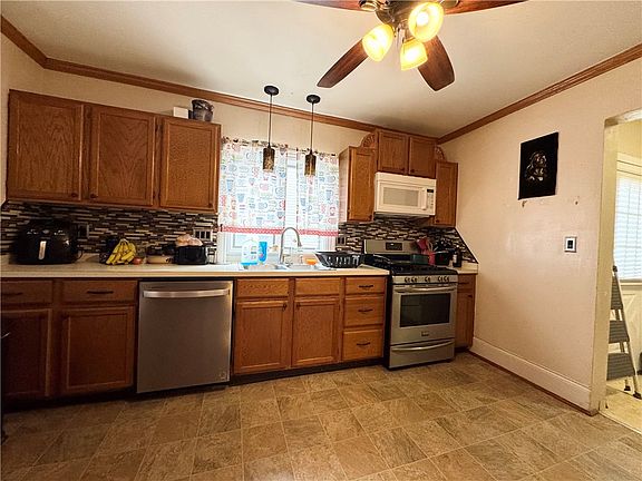 4th image of 19 Cady St