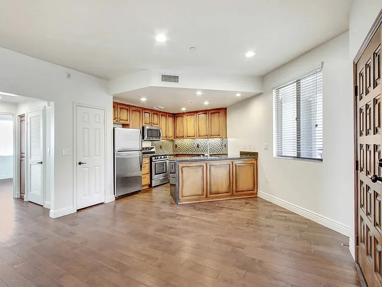 4410 Sepulveda Apartments — Photo 48