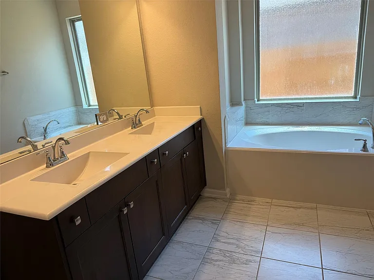 21535 Reserve Hill Ln — Photo 9