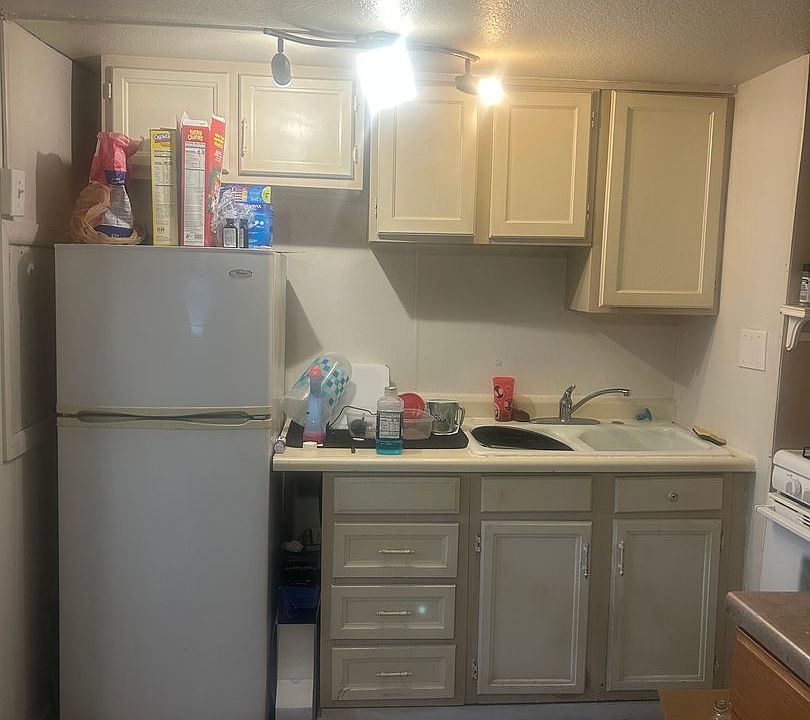 1st image of 619 N 14th St