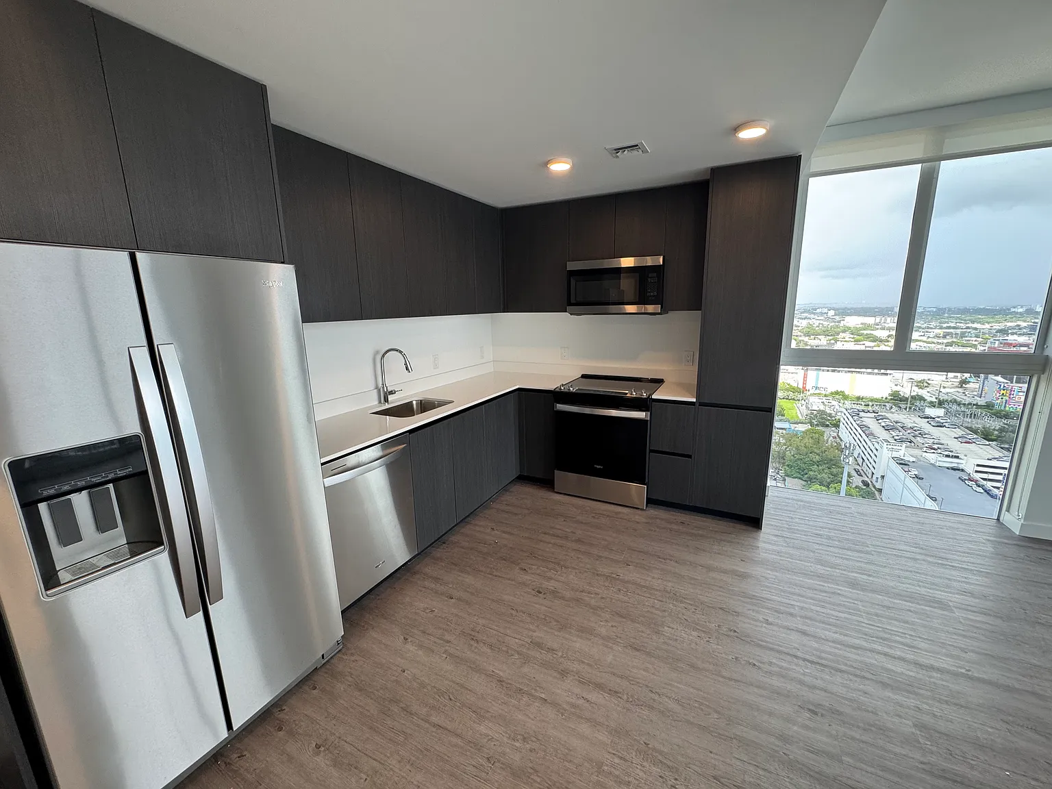 2 bed, 1000 sqft, $3,675 — Photo 4