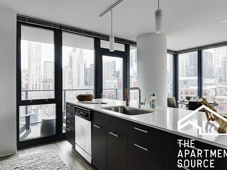 637 Wells 2bed 1bath — Photo 2