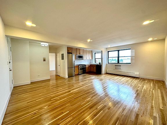 5th image of 14945 Northern Blvd APT 6U