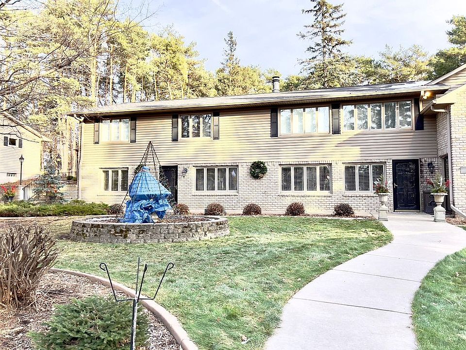1st image of 219 Dahlia St