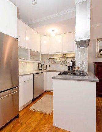 3rd image of 250 W 21st St