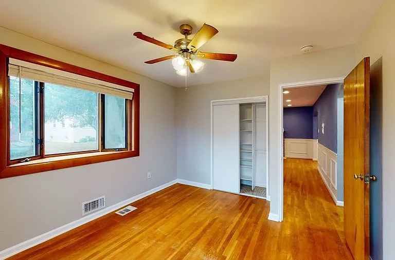 813 Hilltop Ter SE — Photo 10