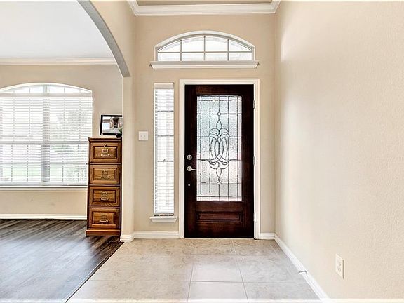 4th image of 817 Olive Ct