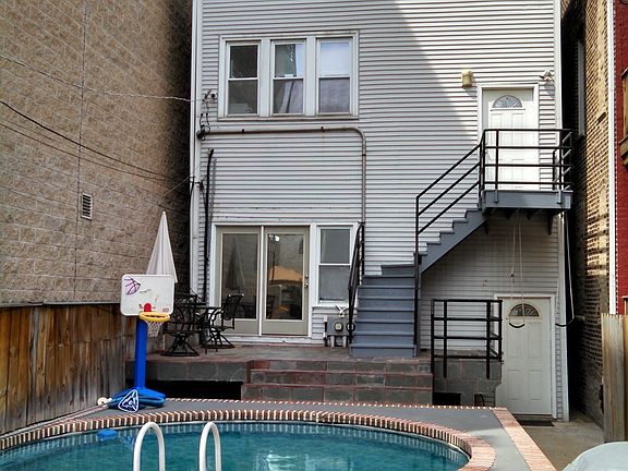 2nd image of 1439 W Belmont Ave