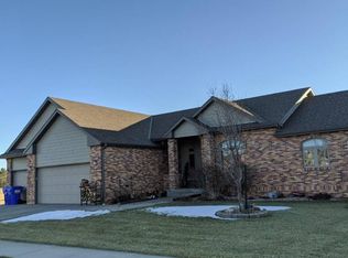 2020 Greenway Dr, Aurora, NE 68818