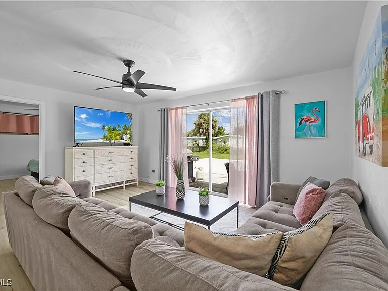 1661 Coronado Rd — Photo 12