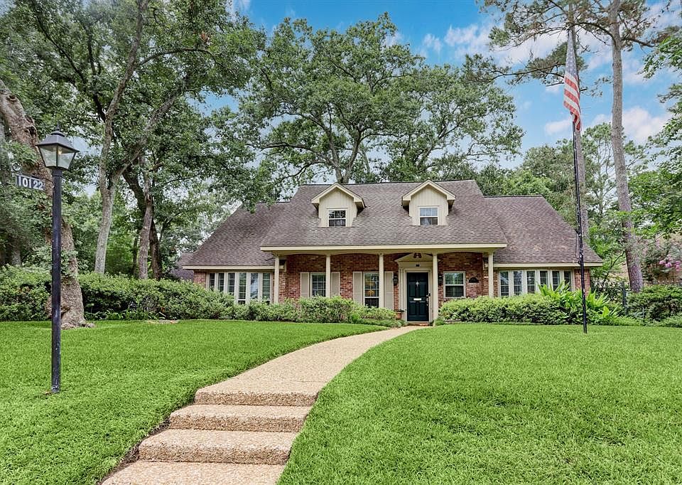 This home overlooks Buffalo Bayou and is surrounded by mature trees.